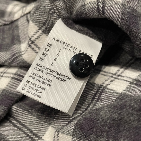 Plaid Grey & White Long-Sleeve Button Down - Picture 8 of 8